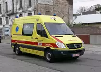 Rettungswagen Mercedes-Benz Sprinter 319CDI NVC3 Inneneinrichtung Asimex der Feuerwehr Soignies, Aufnahme am 21.07.2010 in Brussel nach Anlass des Nationalfeiertags 
