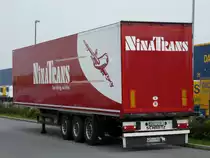 Ein SCHMITZ Cargobull Kofferaufbau Sattelauflieger NINATRANS Belgien Heckansicht in Herne am Hafen abgestellt 01.05.2012