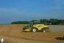 New Holland CR9060 bei der Getreidemahd, gesehen in Oberschwaben, Aug.2012