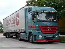 MB Actros MP2 1846 der Spedition Fischer bei der Pause auf der Rastanlage Frankenh�he, 13.07.2012