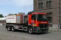 Wechselladerfahrzeug Mercedes-Benz Actros MP2 2636L 6x4 Aufbau Leebur Multilift & Vanassche der Feuerwehr Turnhout (Zone Taxandria), Aufnahme am 21.07.2009 in Brussel nach Anlass des Nationalfeiertags  