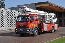 Gelenkmastb�hne MAN 18.280 Aufbau Bronto Skylift Typ F34 RLX der Feuerwehr Ranst, ehemaliges Fahrzeug der BF Brussel, Aufnahme am 25.09.2011 in Schoten aus Anlass der Umzug f�r 100 Jahr-Feier  brandweer Schoten  