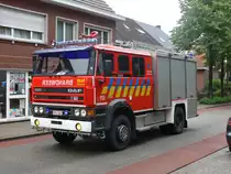 Tankl�schfahrzeug DAF FFV2300HT365 Aufbau Mostard der Feuerwehr Vosselaar (Zone Taxandria), ehemaliges TLF der FF Mierlo - NL, Aufnahme am 30.05.2010 in Wuustwezel aus Anlass der Umzug f�r 175 Jahr-Feier brandweer Wuustwezel