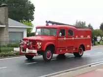 Tankl�schfahrzeug Dodge W 500 4x4 Aufbau Wasterlain der Feuerwehr Lier, Aufnahme am 30.05.2010 in Wuustwezel aus Anlass der Umzug f�r 175 Jahr-Feier brandweer Wuustwezel 