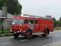 Tankl�schfahrzeug Bedford EPR Aufbau Somati der Feuerwehr Tongeren, Aufnahme in Wuustwezel am 30.05.2010, aus Anlass der Umzug f�r 100 Jahr-Feier brandweer Wuustwezel