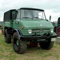 Unimog - einer von vielen bei der Oldtimerausstellung am Baiersr�der Hof, August 2012
