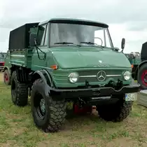 Unimog - einer von vielen bei der Oldtimerausstellung am Baiersr�der Hof, August 2012