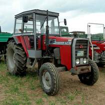 MF 274 S steht bei der Oldtimerausstellung am Baiersr�der Hof, August 2012