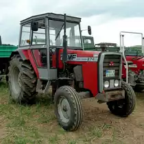 MF 274 S steht bei der Oldtimerausstellung am Baiersr�der Hof, August 2012