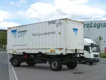 K�GEL Anh�nger mit HERMES LOGISTIK GRUPPE Wechselbr�cke in Herten abgestellt am 10.06.2012 Deichselansicht 

