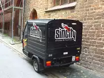 PIAGGIO APE 50 in black sincity shoes & fashion in Flensburg am 09.09.2011
Heckansicht