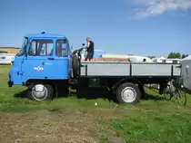 Pritschenwagen Robur LD 2501 des ehem. Kraftverkehrs des Ostsee-Bezirks Rostock  OstseeTrans  aus dem alten Landkreis Nordvorpommern (NVP) beim 18. Oldtimer- und Traktoren-Treffen im AGRONEUM in Alt Schwerin [12.08.2012]
