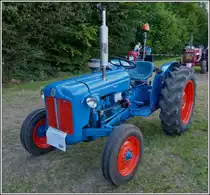 Fordson Dexta Bj 1951; 32 Ps; 3 Zyl; 2360 ccm; aufgenommen beim Oldtimertreffen in Keispelt (L) am 12.08.2012. 