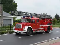 Drehleiter Magirus-Deutz Mercur 150 Aufbau Magirus der Feuerwehr Kalmthout, Aufnahme am 30.05.2010 in Wuustwezel aus Anlass der Umzug f�r 175 Jahr-Feier brandweer Wuustwezel