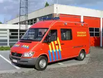 Ger�tewagen Mercedes-Benz Sprinter 313CDI der Feuerwehr Brasschaat, Aufnahme am 29.10.2006