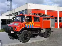 Waldbrand-Tankl�schfahrzeug Mercedes-Benz Unimog 416-163 Aufbau Somati der Feuerwehr Brasschaat, Aufname am 29.10.2006, Fahrzeug wurde leider zerst�rt beim Brand auf der  Kalmthoutse heide  Mai 2011