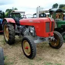 Schlüter steht auf dem Austellungsgelände am Baiersröder Hof, August 2012