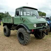 Unimog, steht beim Oldtimertreffen am Baiersr�der Hof, August 2012

