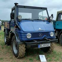 Unimog besucht die Oldtimerausstellung am Baiersr�der Hof, August 2012 

