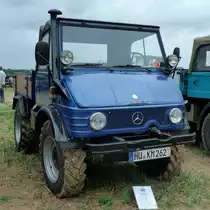 Unimog besucht die Oldtimerausstellung am Baiersr�der Hof, August 2012 

