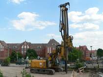 Ein ABI TM ??, der als Ramme zum Setzen von Spundw�nden dient. Hier am Bhf. Berlin-Ostkreuz, 8.6.2008