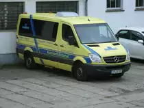 Ein privates Krankentransportunternehmen setzt in Bergen/R�gen diesen Mercedes ein.Aufnahme am 28.August 2012.