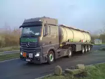 neuer Actros  auf dem Parkplatz mai 2012 