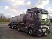 neuer Actros Tanksattelzug der Spedition  A&D BENTEN     auf dem Parkplatz August 2012 