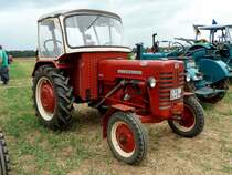 Mc Cormick besucht die Oldtimerausstellung am Baiersr�der Hof, August 2012 