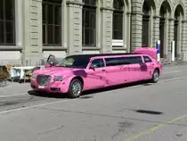 Pink Stretchlimo vor dem Bahnhof Schaffhausen am 26.08.2012
