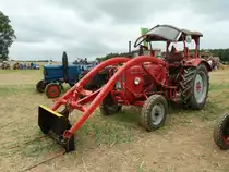 G�ldner Toledo mit Frontlader, gesehen am Baiersr�der H�f, August 2012