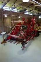 M�hdrescher GM4, wurde von der Firma K�del&B�hm aus Lauingen 1957 gebaut, der M�hdrescher wurde von Traktoren gezogen und mittels Zapfwelle angetrieben, steht im Museumsdorf K�rnbach, Aug.2012 