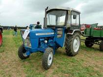 Ford 2000 steht am Baiersr�der Hof, August 2012 