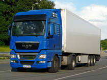 MAN TGX 18.440 mit K�hlauflieger wartet in N�rnberg auf seinen n�chsten Einsatz, 11.06.2012