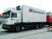 STEYR Silent 6S6 hat an die  EURO-08 Fantourmeile  in RIED i.I. das offizielle  Sponsorbier-Carlsberg  herangekarrt; 080615