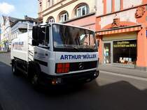 MB-814 mit Tankaufbau zum Heiz�ltransport am Weg von Traben Richtung Trarbach; 120827