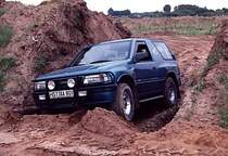 ein Opel Frontera kann nicht nur auf der Stra�e fahren
