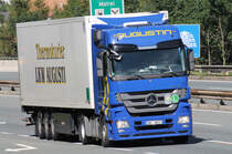 MB Actros MP3 1844 mit Khlauflieger von  Augustin  / Tschechien ist auf der Brennerautobahn Richtung Italien unterwegs, 28.08.2012