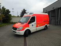 Krankentransportwagen (KTW) der FF Viersen.

Fahrgestell: Mercedes-Benz Sprinter 316 CDi

Ausbau: Fahrtec

Baujahr: 2011

In Viersen zwecks Foto Termin am 28.8.12 aufgenommen worden 

PS Der KTW wird auch als 4 RTW eingesetzt bei bedarf