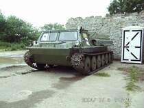 schwimmf�higes Mehrzweckkettenfahrzeug ГТ-СМ (ГАЗ-71/ГАЗ-3403).
Diese Fahrzeuge werden auch gerne in den Weiten Sibiriens zivil
genutzt(J�ger, Geologen, Expiditionen).
Beim 3. Internationalen Ostblock-Fahrzeugtreffen in P�tnitz am 03.07.2004