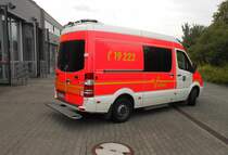 Krankentransportwagen (KTW) der FF Viersen.

Fahrgestell: Mercedes-Benz Sprinter 316 CDi

Ausbau: Fahrtec

Baujahr: 2011

In Viersen zwecks Foto Termin am 28.8.12 aufgenommen worden 

PS Der KTW wird auch als 4 RTW eingesetzt bei bedarf