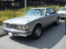 Cadillac Seville. 1975 - 1980. Der Wagen wurde als Kompaktwagen vorgestellt und konnte wahlweise mit einem 5.7l V8-motor mit Benzin oder Dieseltechnik bestellt werden. Von diesem  Kompaktmodell  wurden ca. 215.000 Einheiten produziert. Oldtimertreffen Kokerei Zollverein am 02.09.2012.