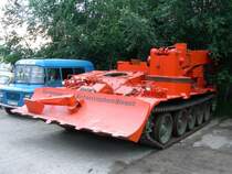 ein Bergepanzer T-55 TK der nach der Wende seinen Dienst f�r den Katastrophenschutz absolvierte.
Zum Beispiel Bergen von versunkenen Raupen im Raum Berlin oder abgesopfenen Radladern auf R�gen;
hier beim 6. Internatinales Ostblocktreffen in P�tnitz