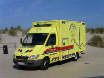 Rettungswagen Mercedes-Benz Sprinter 416CDI Aufbau Hospimobil & Somati der Feuerwehr Koksijde, Aufnahme am 09.09.2006 in De Panne 