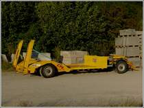 Am Bahnhof von Wilwewiltz stand dieser Spezialanhnger abgestellt. 05.09.2012