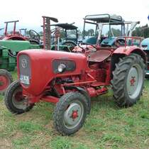 Gldner steht im August 2012 zur Oldtimerausstellung am Baiersrder Hof