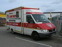 Auf die Drfer von Rgen fhrt der Mobile Tierarzt aus Sassnitz mit seinem Mercedes.Aufnahme am 06.September 2012 auf einem Parkplatz vor einem Baumarkt in Bergen/Rgen.