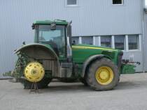John Deere Traktor 8520 mit drei Rdern(!),am 06.September 2012,in Bergen/Rgen. 