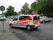 otarztwagen (NEF) des kommunalen Rettungsdienstes aus dem Kreis Viersen, stationiert auf der Rettungswache Schwalmtal Technische Daten: Mercedes-Benz Vito 120 CDi Ausbau durch die Firma Baumeister & Trabandt Das NEF wird mittlerweile von der neugebauten Rettungswache in Niederkrchten-Heyen eingesetzt Das NEF ist am 8.6.11 in Nettetal Fotografiert worden
