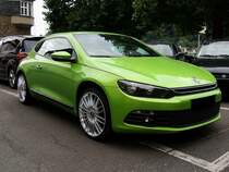VW-SCIROCCO-III hat in St.Goarshausen eine Parklcke erwischt; 120829